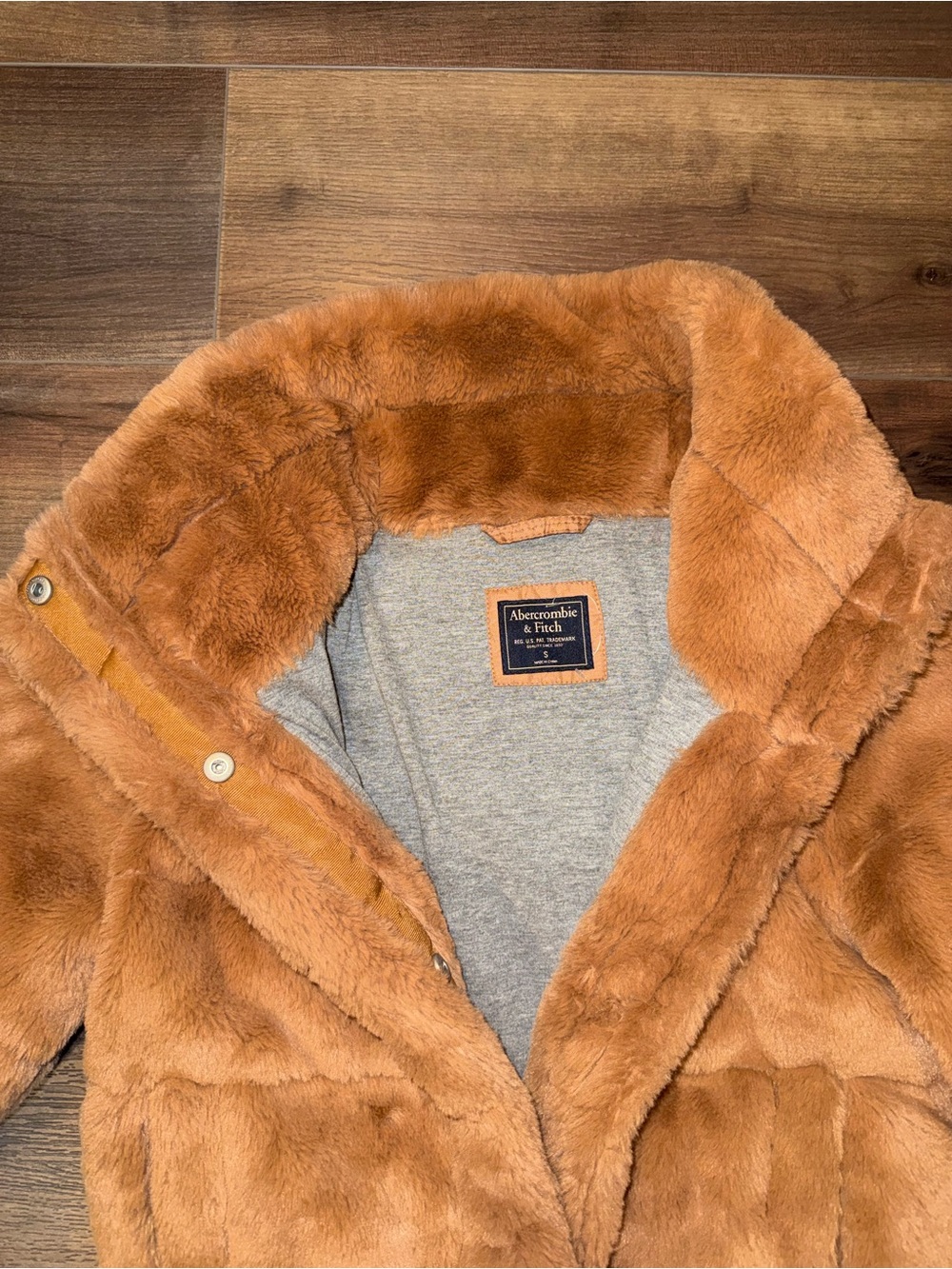 Abercrombie and Fitch faux fur mini puffer - Picture 3 of 6